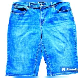 Levi's Women's Bermuda Shorts Dark Wash Size 32w